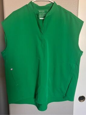 FIGS oversized scrub top in Bright Green